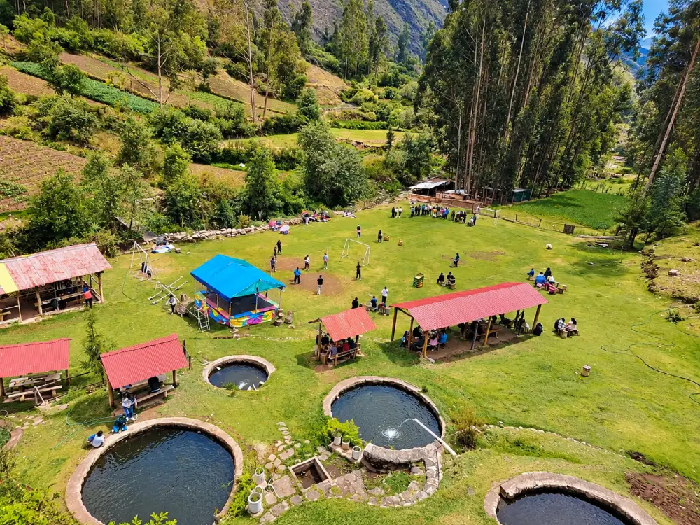 Zona al aire libre junto al río
